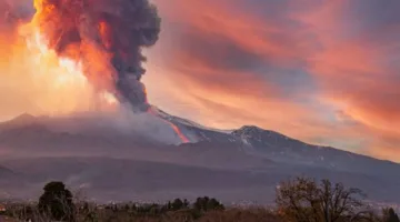بركان روسي ي erupt بعد 450 سنة من السكون في كامتشاتكا