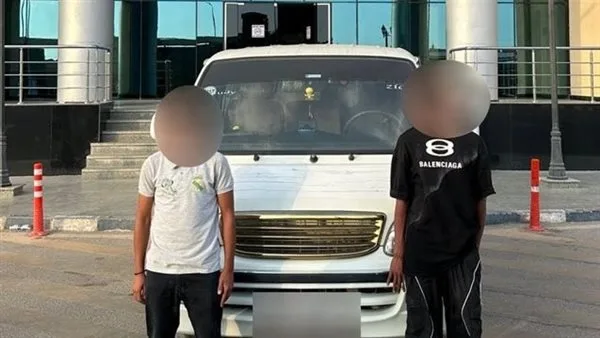 بعد انتشار الفيديو.. القبض على المتهمين بتعاطي الحشيش داخل ميكروباص في الجيزة