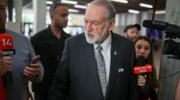 بعد انتقاده لسياسات نتنياهو.. هكابي يوجه هجومًا لستارمر: هل قدمت بريطانيا الطعام للنازيين؟