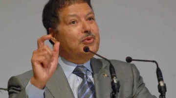 بعد تسع سنوات من رحيله.. تسمية استوديو 45 باسم الدكتور أحمد زويل