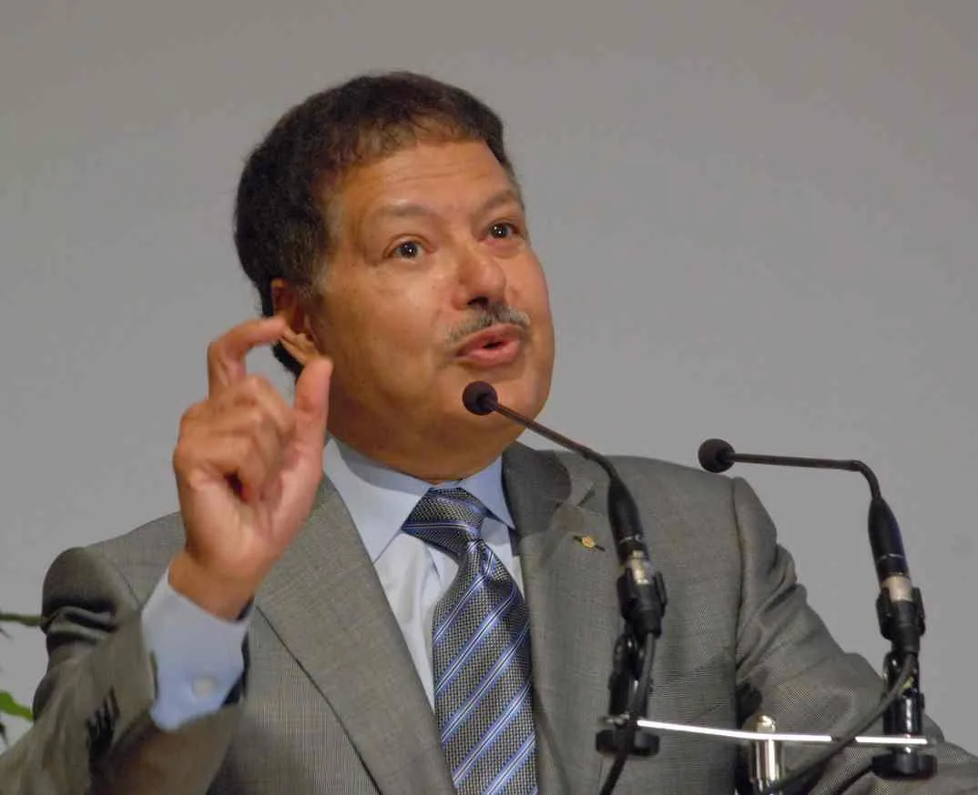 بعد تسع سنوات من رحيله.. تسمية استوديو 45 باسم الدكتور أحمد زويل بعد تسع سنوات من رحيله.. تسمية استوديو 45 باسم الدكتور أحمد زويل