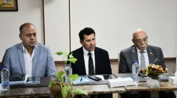 بعد توقيع الرئيس على قانون الرياضة الجديد.. وزير الشباب يقود اجتماعًا مع مسؤولي الشؤون القانونية في الأندية