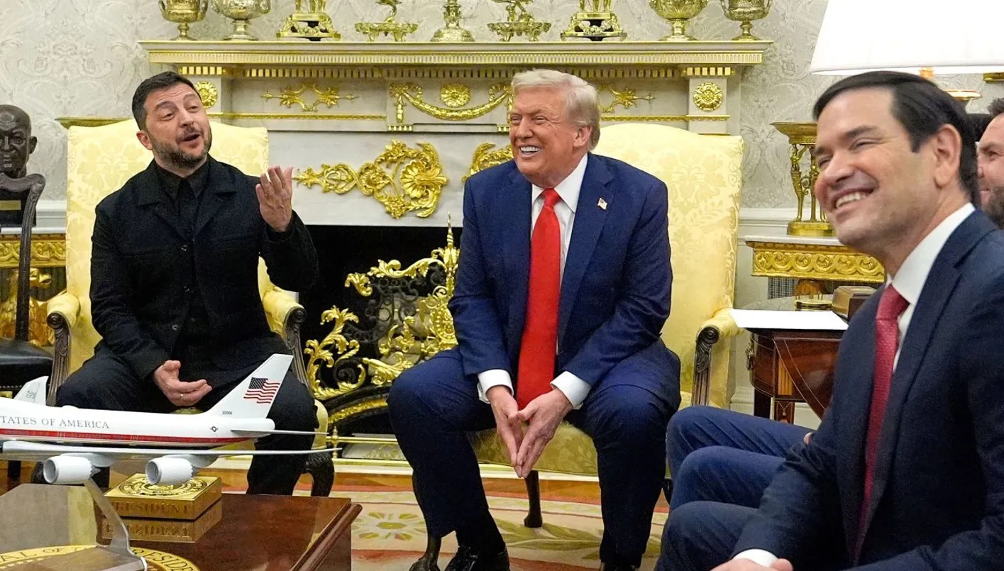 بعد مواجهة تصادمية قبل 6 أشهر… أجواء أكثر انفتاحًا بين ترامب وزيلينسكي في البيت الأبيض بعد مواجهة تصادمية قبل 6 أشهر… أجواء أكثر انفتاحًا بين ترامب وزيلينسكي في البيت الأبيض