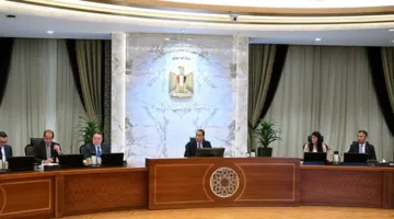 بمشاركة محافظ البنك المركزي.. رئيس الحكومة يترأس اجتماع اللجنة الاقتصادية الوزارية