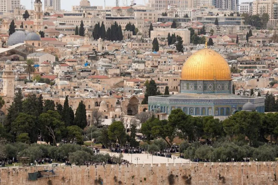 بن غفير يقود آلاف المستوطنين لاقتحام المسجد الأقصى بن غفير يقود آلاف المستوطنين لاقتحام المسجد الأقصى