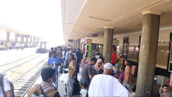 تاريخ بدء رحلة القطار الثالث لنقل السودانيين من القاهرة إلى أسوان في إطار برنامج العودة الطوعية. تاريخ بدء رحلة القطار الثالث لنقل السودانيين من القاهرة إلى أسوان في إطار برنامج العودة الطوعية.