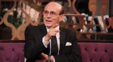 تامر حسني يساند محمد صبحي في مشكلته الصحية: “النجم الراقي العظيم”