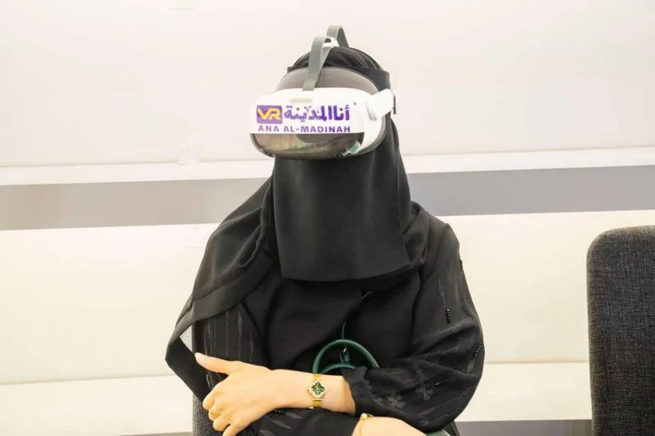 تجربة الواقع الافتراضي في معرض الكتاب بالمدينة