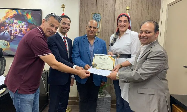 تحت رعاية الإعلامي مجدي لاشين، تم اعتماد أول مدرب دولي في أكاديمية ماسبيرو. تحت رعاية الإعلامي مجدي لاشين، تم اعتماد أول مدرب دولي في أكاديمية ماسبيرو.
