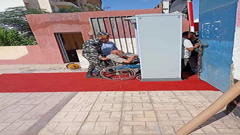 تحت شعار ‘ذوي الاحتياجات الخاصة’.. المسنون يشاركون في انتخابات الشيوخ بالإسكندرية (صور)