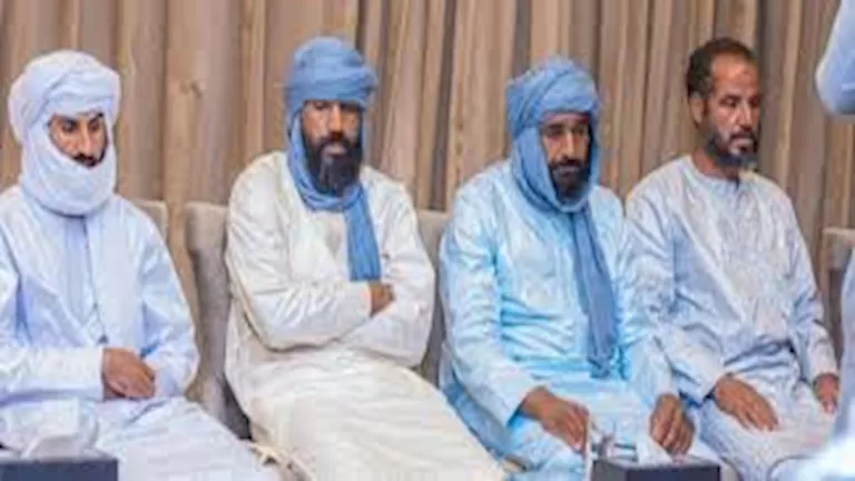 تحرير 4 سائقين مغاربة مختطفين على يد تنظيم الدولة الإسلامية تحرير 4 سائقين مغاربة مختطفين على يد تنظيم الدولة الإسلامية