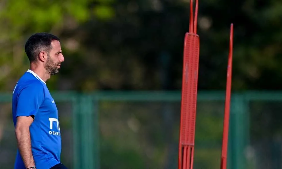 تدريب الزمالك – اجتماع فيريرا لتصحيح الأخطاء قبل مواجهة سيراميكا تدريب الزمالك – اجتماع فيريرا لتصحيح الأخطاء قبل مواجهة سيراميكا
