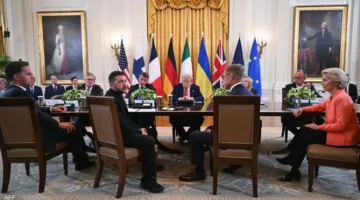 ترامب وزيلينسكي وزعماء أوروبا في محادثات حاسمة لإنهاء النزاع في أوكرانيا.. ماذا ناقشوا؟