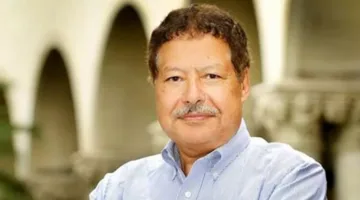تسمية استوديو 45 في الإذاعة المصرية باسم أحمد زويل
