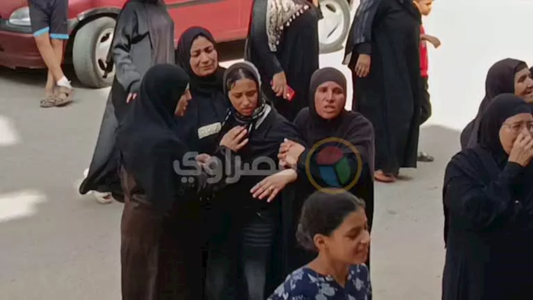 تشييع جثمان أب فقد حياته خلال مشاجرة أثناء دفاعه عن بناته في كفر الشيخ (صور) تشييع جثمان أب فقد حياته خلال مشاجرة أثناء دفاعه عن بناته في كفر الشيخ (صور)