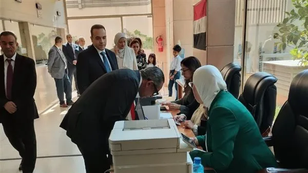 تصويت الجالية المصرية في انتخابات الشيوخ في لبنان والإمارات والدنمارك يتم بشكل منظم وسلس.