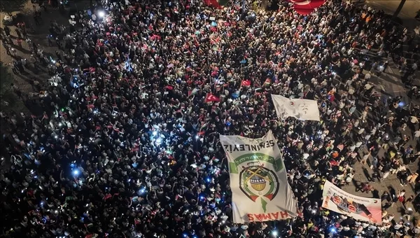 تظاهرة كبيرة في إسطنبول تدعو إلى إنهاء الإبادة الجماعية في غزة تظاهرة كبيرة في إسطنبول تدعو إلى إنهاء الإبادة الجماعية في غزة