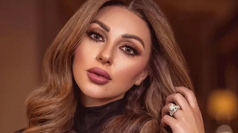 تعليق مثير من ناقد أزياء حول إطلالة ميريام فارس: تشبه ملابس النوم