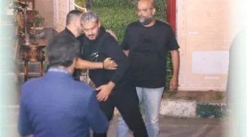 توافد رامز جلال وأشرف زكي على عزاء الفنان الراحل سيد صادق في مسجد الشرطة