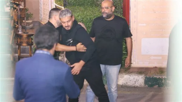 توافد رامز جلال وأشرف زكي على عزاء الفنان الراحل سيد صادق في مسجد الشرطة توافد رامز جلال وأشرف زكي على عزاء الفنان الراحل سيد صادق في مسجد الشرطة