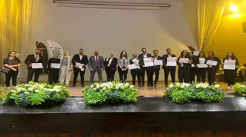 ثلاثة مشروعات تخرج تحصل على جائزة برنامج فارم دي للصيدلة السريرية من جامعة عين شمس.
