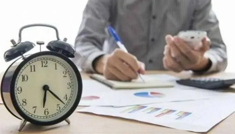 جدل كبير بين الجمهور حول الاقتراح البرلماني بتغيير أوقات العمل الرسمية جدل كبير بين الجمهور حول الاقتراح البرلماني بتغيير أوقات العمل الرسمية