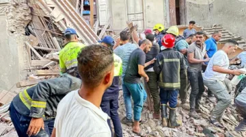 جزء من مبنى ينهار في مصر القديمة والجهات المسؤولة تتوجه إلى مكان الحادث