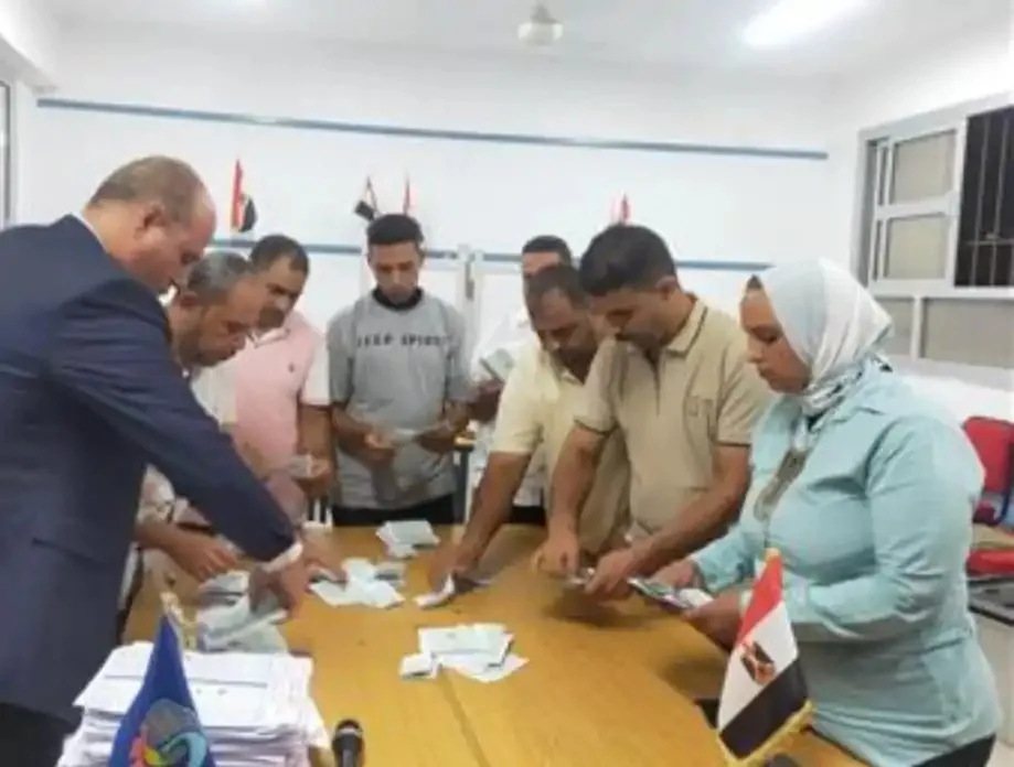 جمال السليك يضمن مقعد مجلس الشيوخ في البحر الأحمر من الجولة الأولى جمال السليك يضمن مقعد مجلس الشيوخ في البحر الأحمر من الجولة الأولى