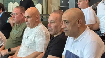 جهاز منتخب مصر تحت إشراف التوأم حسن يشاهد مباراة الزمالك والمقاولون في الدوري.