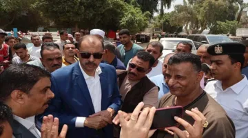 جولة مفاجئة لمحافظ سوهاج: إجراءات فورية لتنظيم مواقف المنشاة (صور)