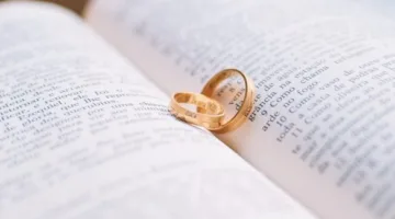 هل يمكن للزوجة أن ترفض العيش مع زوجها في منزل العائلة؟