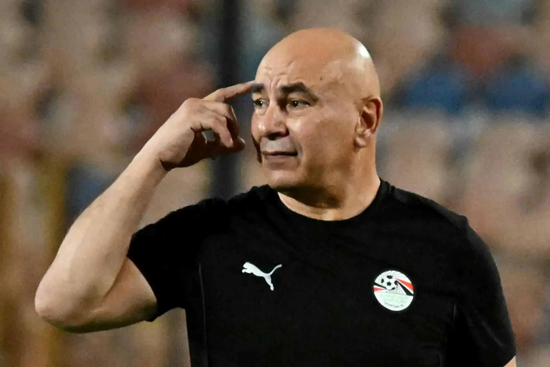 حسام حسن يراقب مباراة الزمالك وسيراميكا في الجولة الأولى من دوري نايل