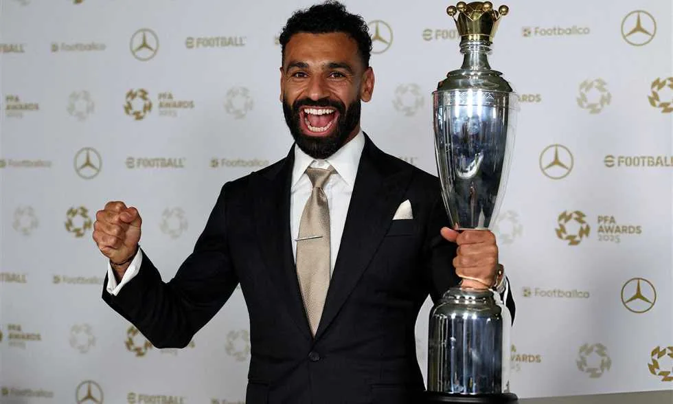 حقق محمد صلاح إنجازاً تاريخياً بفوزه بـ 5 جوائز في موسم واحد خلال عام “غير تقليدي” حقق محمد صلاح إنجازاً تاريخياً بفوزه بـ 5 جوائز في موسم واحد خلال عام “غير تقليدي”