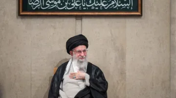 خامنئي يؤكد عدم قبول إيران بالخضوع للولايات المتحدة
