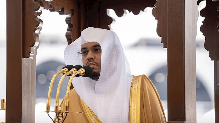 خطيب المسجد الحرام: وسائل التواصل الاجتماعي غالبًا ما تُعتبر ساحة للحياة الوهمية خطيب المسجد الحرام: وسائل التواصل الاجتماعي غالبًا ما تُعتبر ساحة للحياة الوهمية