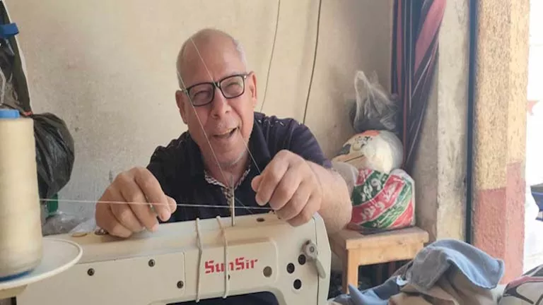 خمسون عاماً من الحرفة: حكايات ترزي الفيوم في مواجهة اندثار المهنة (صور)