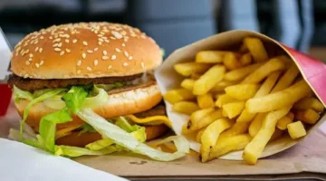 دراسة توصي بتجنب الأطعمة المصنعة لزيادة فعالية فقدان الوزن