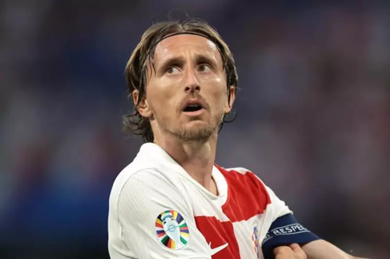 ذا صن: مودريتش يسعى لإنهاء مسيرته في سوانزي سيتي ذا صن: مودريتش يسعى لإنهاء مسيرته في سوانزي سيتي