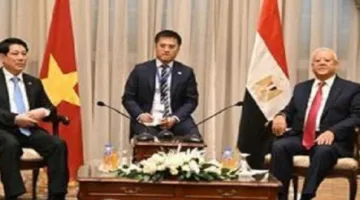 رئيس البرلمان يُثني على التطور الملحوظ في العلاقات بين مصر وفيتنام.