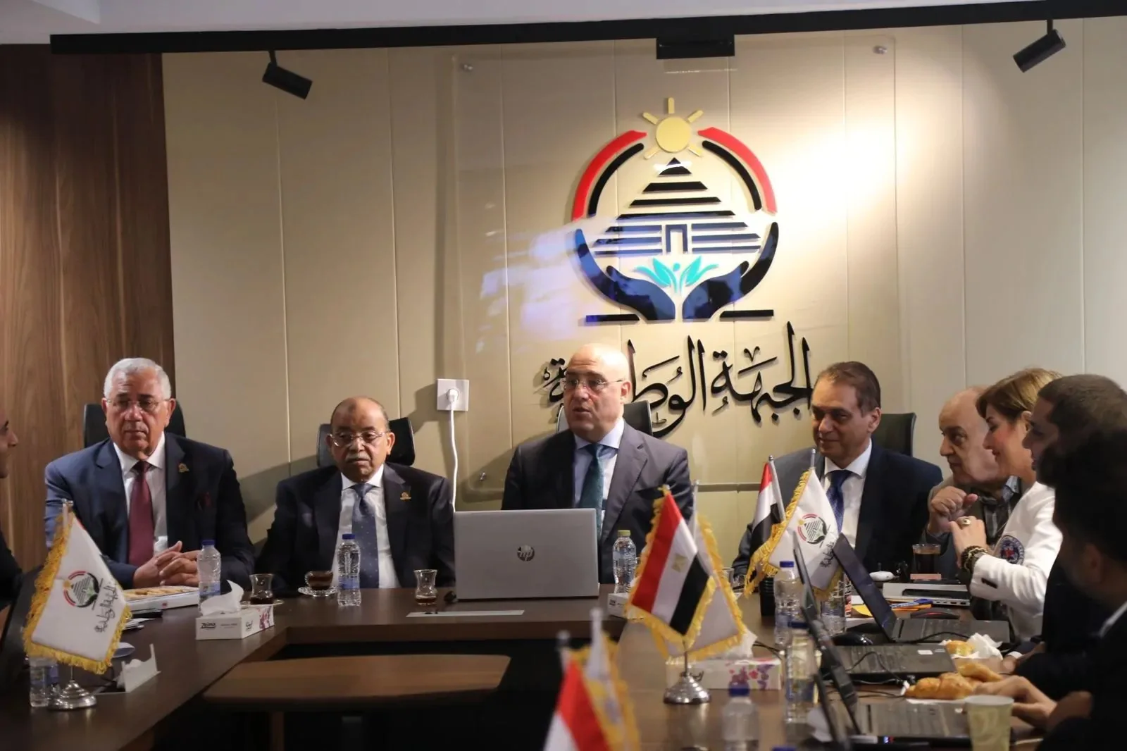 رئيس “الجبهة الوطنية” يتابع سير الانتخابات من غرفة العمليات الرئيسية: المشاركة ضرورة، والشباب في المقدمة.