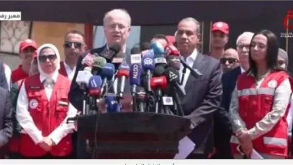 رئيس الحكومة الفلسطينية عند معبر رفح: “نعبّر عن تقديرنا لمصر قيادة وشعباً على دعمهم المتواصل”