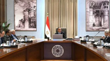 رئيس الحكومة يجتمع بأعضاء اللجنة الاستشارية المعنية بالشؤون السياسية