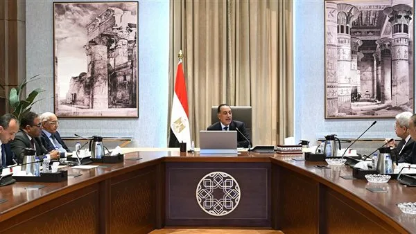 رئيس الحكومة يجتمع بأعضاء اللجنة الاستشارية المعنية بالشؤون السياسية