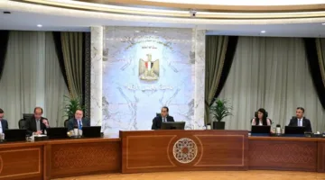 رئيس الحكومة يقود اجتماع اللجنة الوزارية الاقتصادية بمشاركة محافظ البنك المركزي