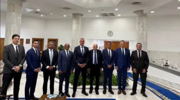 رئيس الشركة القابضة لمصر للطيران يلتقي نائب رئيس شركة بوينج لمناقشة تحديث الأسطول.