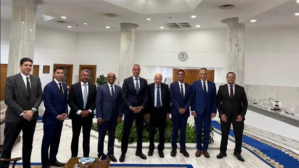 رئيس الشركة القابضة لمصر للطيران يلتقي نائب رئيس شركة بوينج لمناقشة تحديث الأسطول.