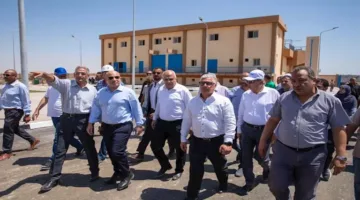 رئيس المنطقة الاقتصادية في غرب القنطرة يقوم بجولة تفقدية لمشروعات البنية التحتية – صور