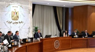 رئيس الوزراء يجتمع بالمجموعة الوزارية الاقتصادية