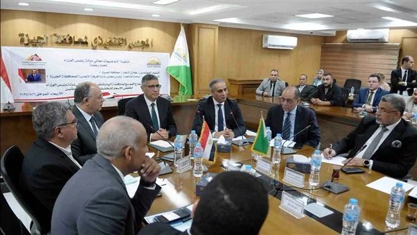 رئيس «حماية المستهلك» يجتمع مع محافظ الجيزة ورئيس الغرفة التجارية لمناقشة تخفيض أسعار السلع رئيس «حماية المستهلك» يجتمع مع محافظ الجيزة ورئيس الغرفة التجارية لمناقشة تخفيض أسعار السلع