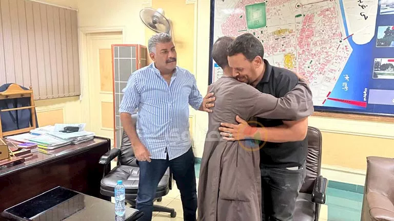 رئيس حي الدقي لمصراوي: تسوية بين بائع البطاطا وموظف الإشغالات رئيس حي الدقي لمصراوي: تسوية بين بائع البطاطا وموظف الإشغالات